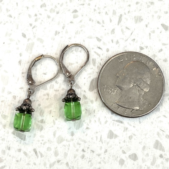 Peridot Swarovski Crystal Cube 925 Sterling Silver Earrings August Birthday - Picture 5 of 6